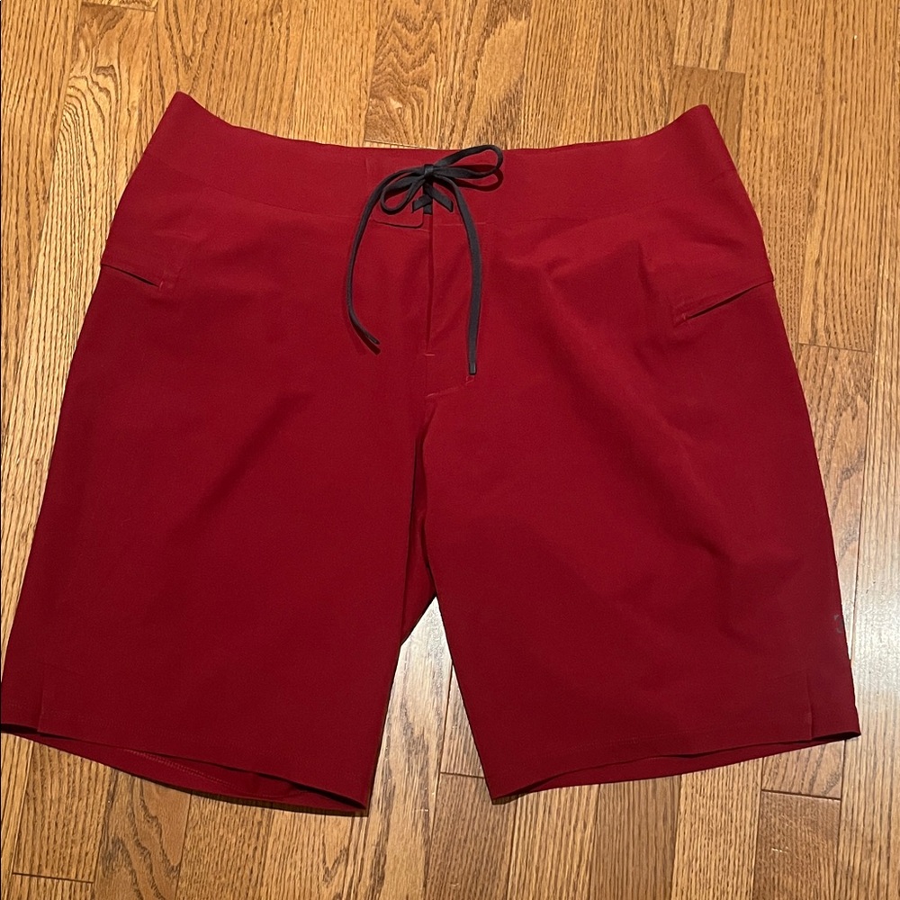 LULULEMON DARK RED BOARD SWIM POOL SHORTS SIZE 32